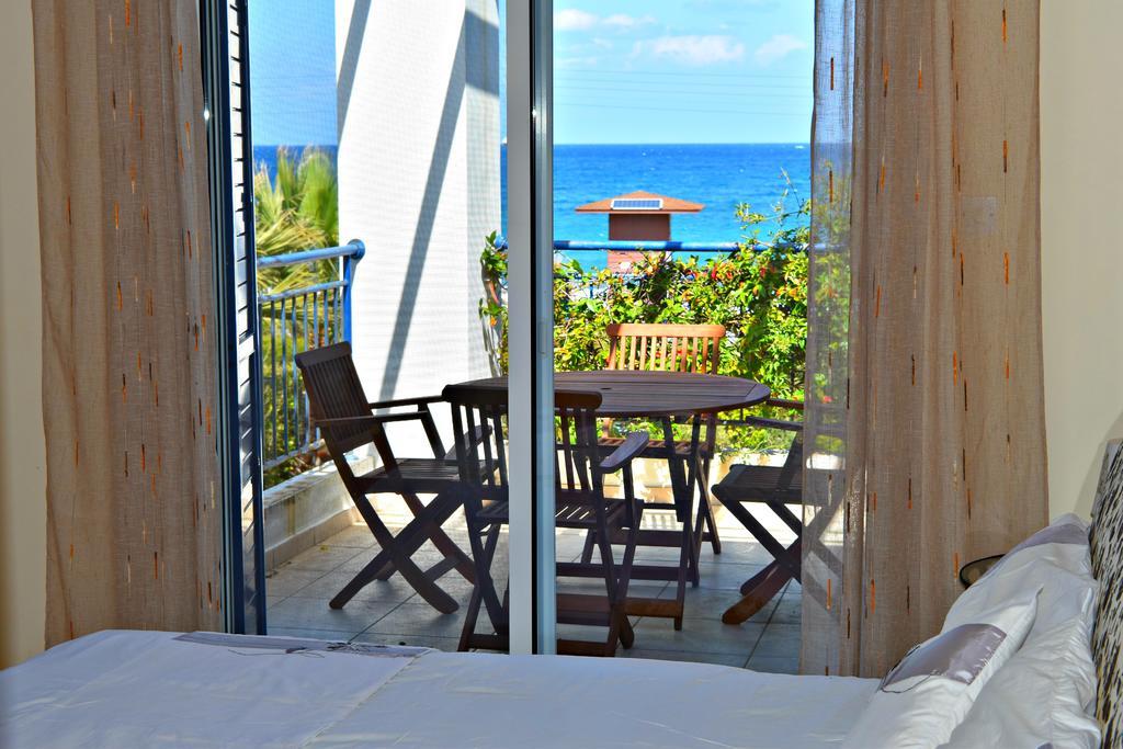 Latchi Beach Front Villa - Private Heated Pool - Amazing Uninterrupted Sea Views Polis Exterior foto
