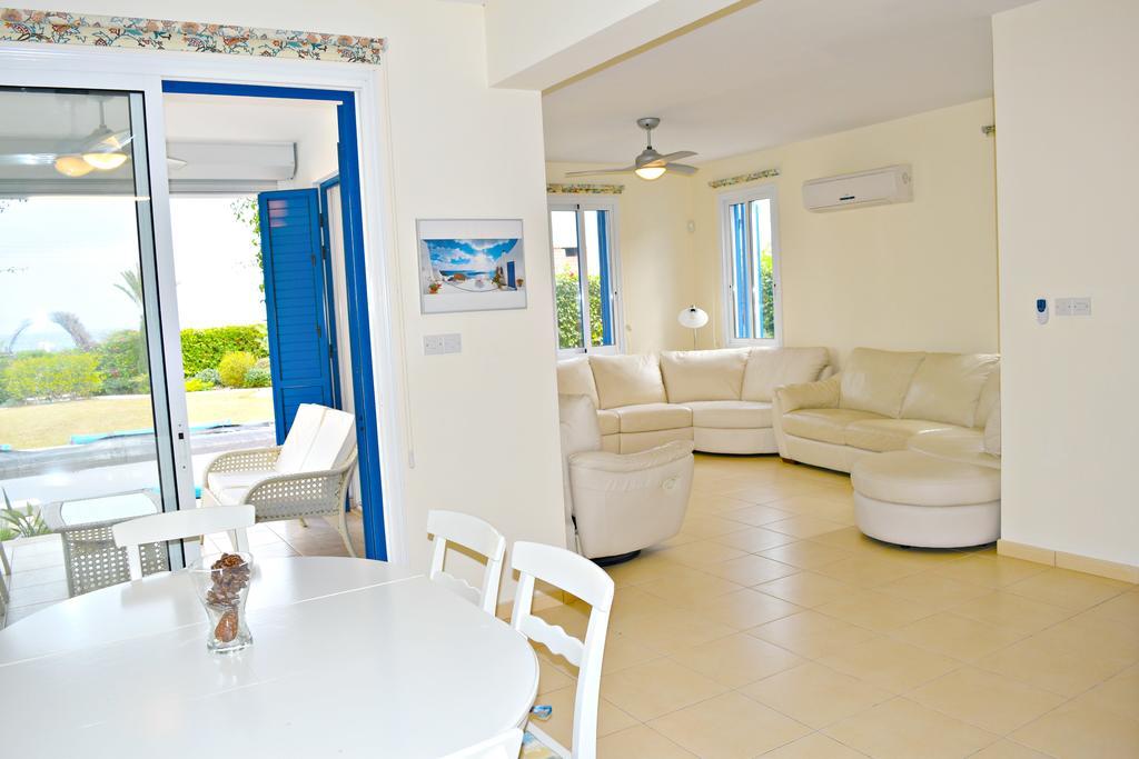 Latchi Beach Front Villa - Private Heated Pool - Amazing Uninterrupted Sea Views Polis Exterior foto
